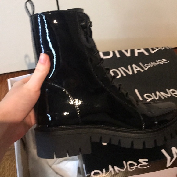 Wild Diva Lounge Boots. Never worn comes with box - Picture 4 of 9